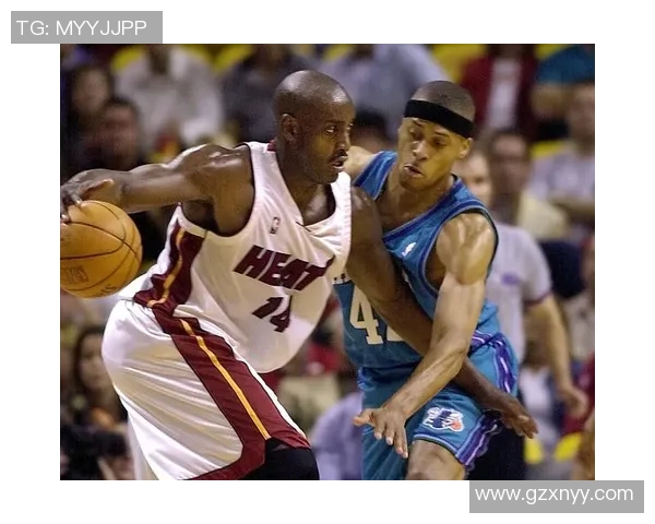 小牛队与热火队揭幕战精彩对决引发球迷热情期待