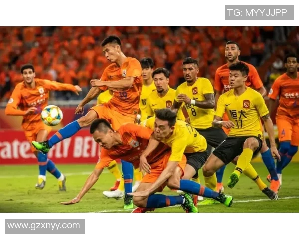 恒大与鲁能激战正酣双方争夺激烈战报回顾与精彩瞬间分析