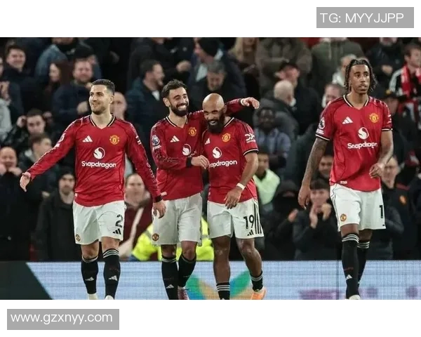 红狼与曼联激战正酣比分悬念迭起球迷期待精彩瞬间 红狼与曼联激战正酣比分悬念迭起球迷期待精彩瞬间